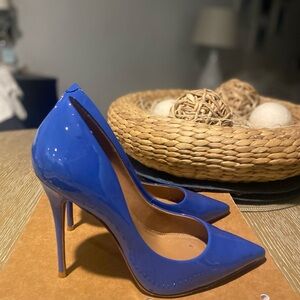 BCBG Max Maria Blue pumps